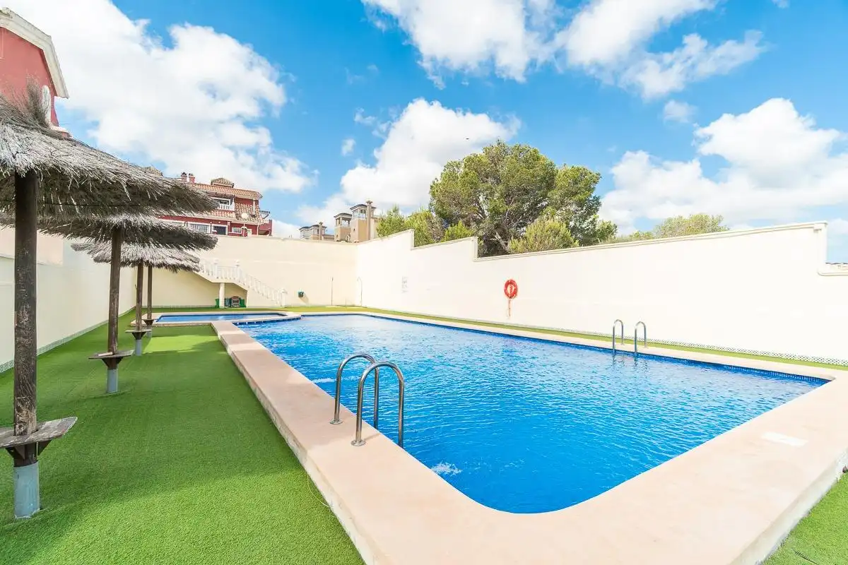 Piscina de Casa o chalet en venta en Orihuela con Aire acondicionado, Jardín privado y Trastero