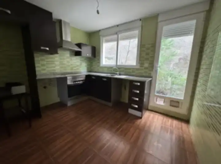 Cocina de Casa adosada de alquiler en Serra con Jardín privado, Terraza y Horno