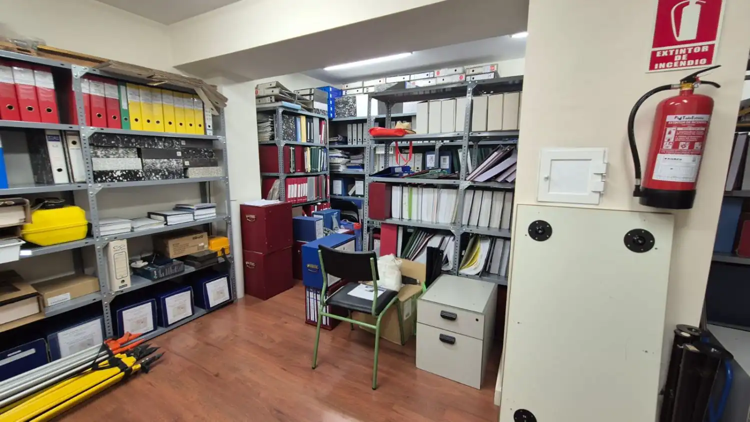Büro zum Verkauf in Badajoz mit Klimaanlage, Heizung und Terrasse