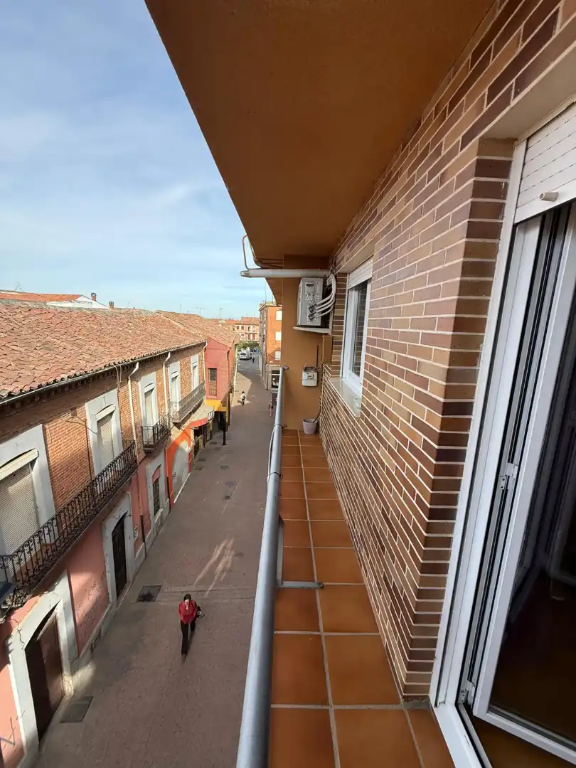 Außenansicht von Wohnung zum Verkauf in Valencia de Don Juan mit Klimaanlage, Heizung und Abstellraum