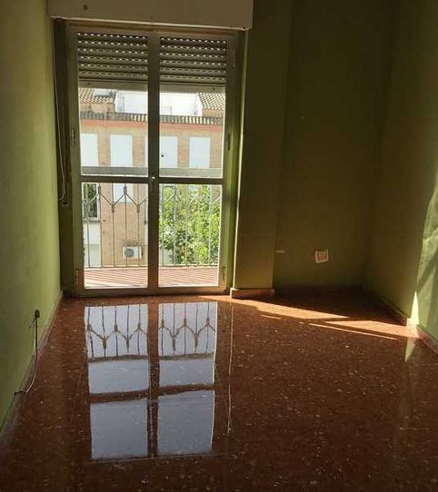 Foto 2 de Apartament en venda a Madrid, La Carolina, Jaén