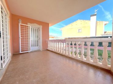 Casa aparellada en venda a Montserrat