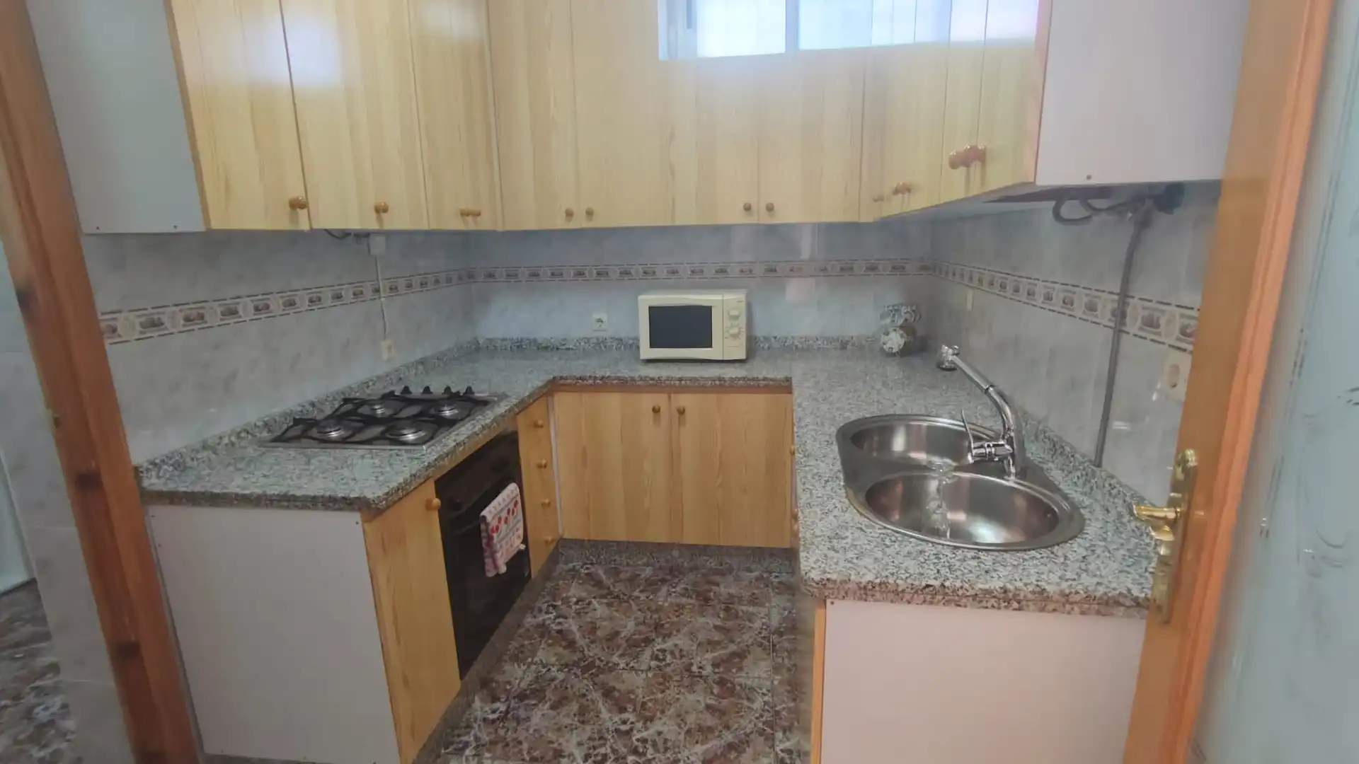 Küche von Einfamilien-Reihenhaus zum Verkauf in Guadix mit Möbliert