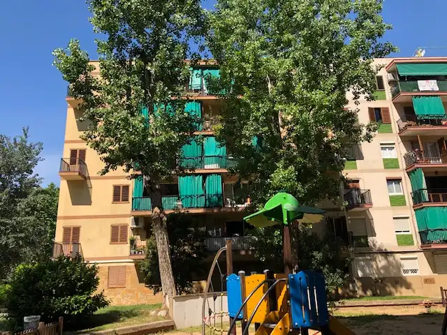 Vista exterior de Pis en venda en Cerdanyola del Vallès