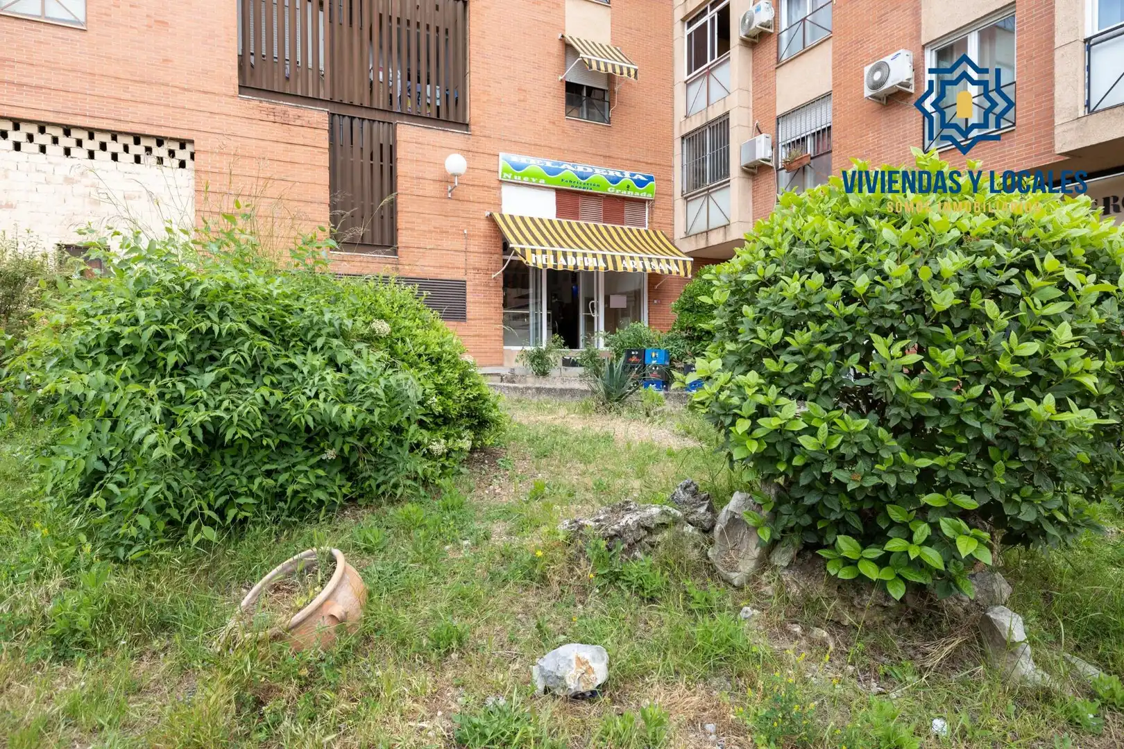 Außenansicht von Geschaftsraum zum Verkauf in Granada mit Klimaanlage