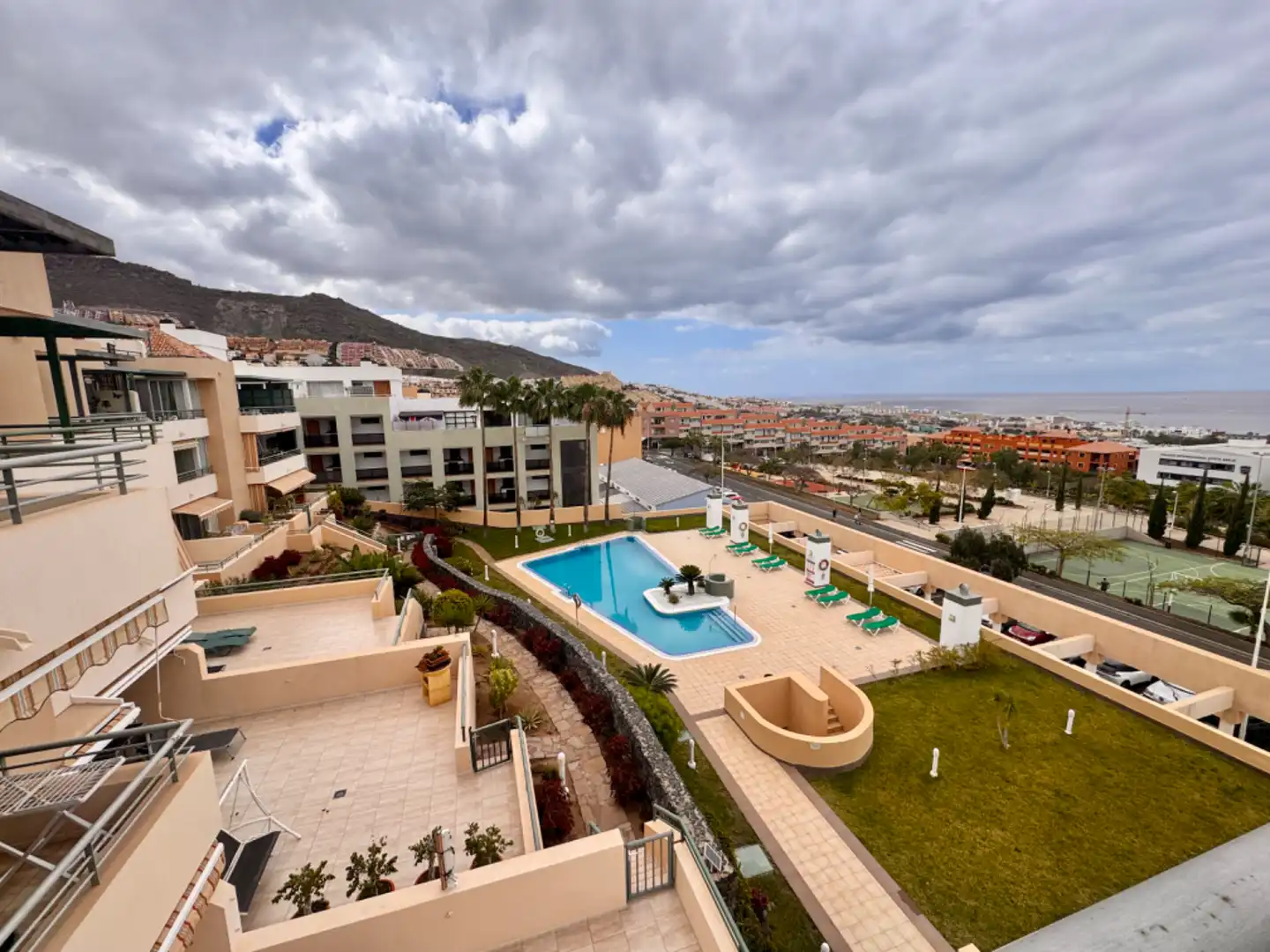 Vista exterior de Ático en venta en Adeje con Terraza, Trastero y Amueblado