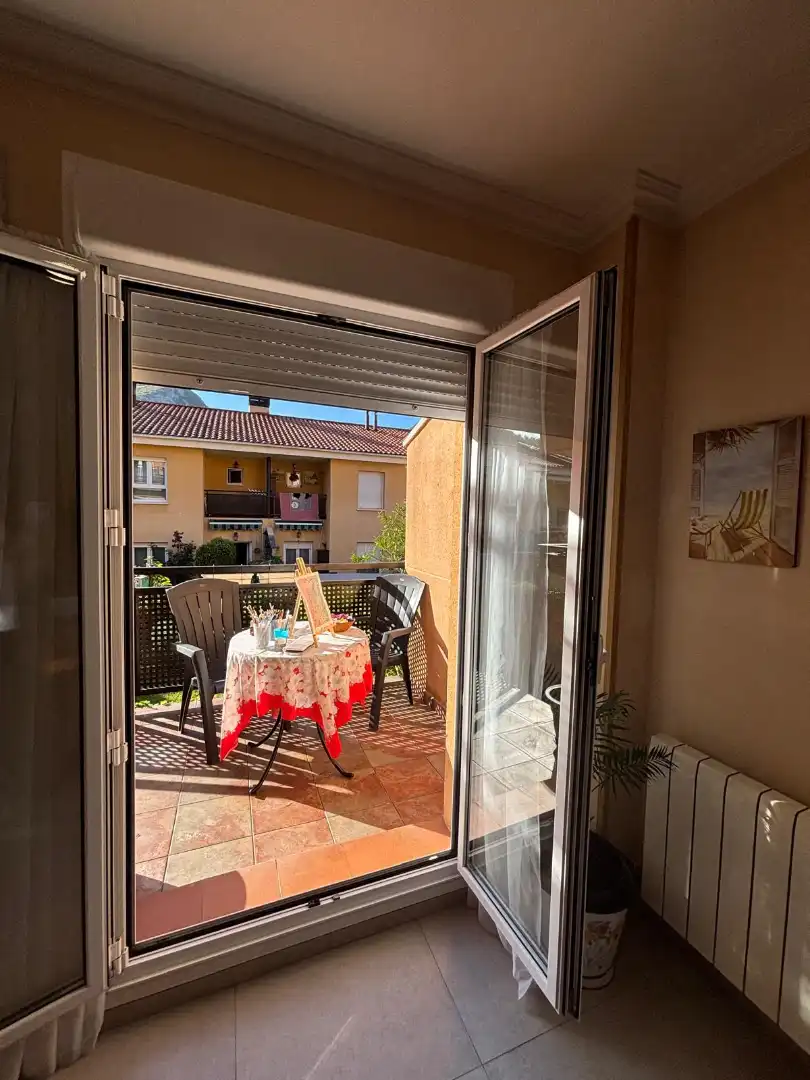 Terrassa de Casa adosada en venda en Morcín amb Calefacció, Jardí privat i Parquet