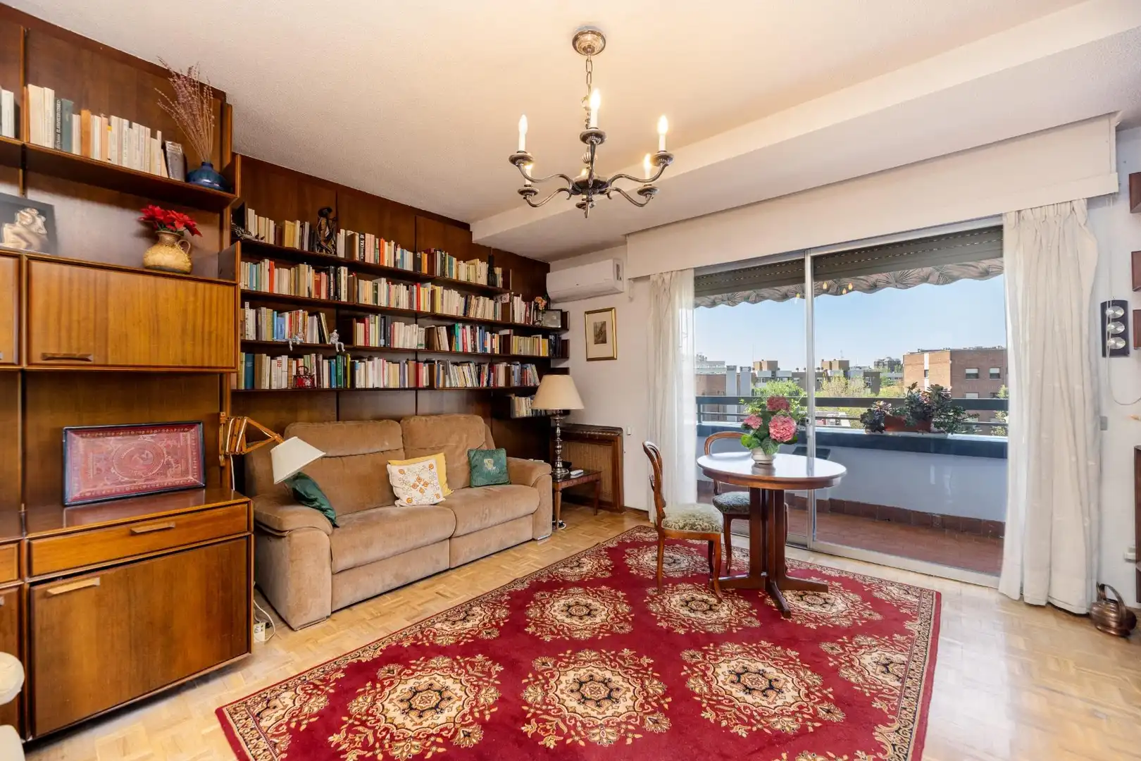 Sala de estar de Piso en venta en  Madrid Capital con Aire acondicionado, Jardín privado y Parquet