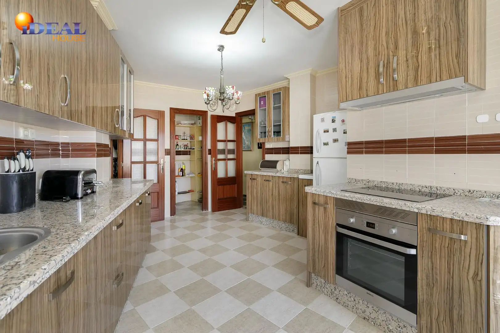 Cocina de Casa o chalet en venta en Almuñécar con Aire acondicionado, Jardín privado y Terraza
