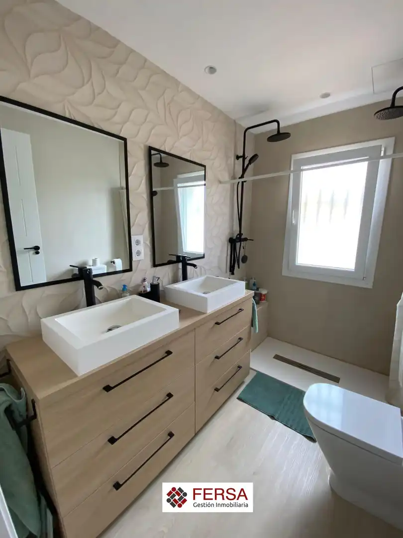 Bathroom of Houses for sale in El Puerto de Santa María  with Air Conditioner, Heating and Private garden