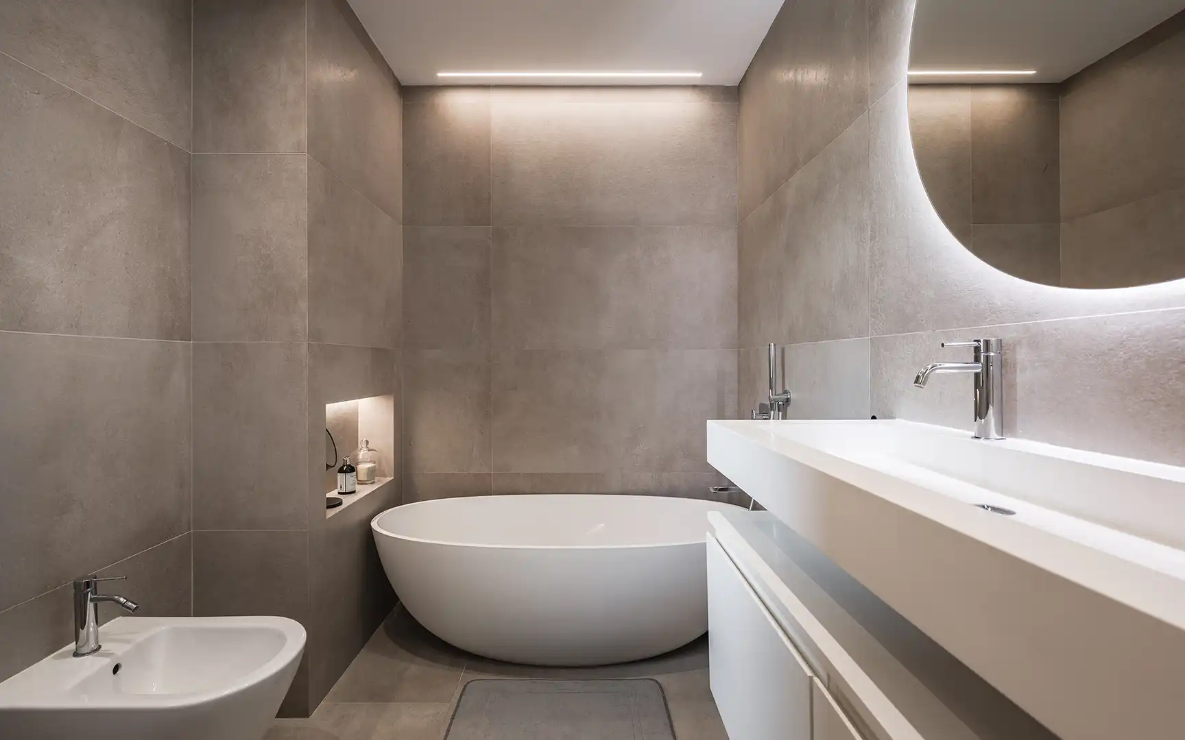 Badezimmer von Erdgeschoss zum Verkauf in Benahavís mit Klimaanlage, Privatgarten und Terrasse