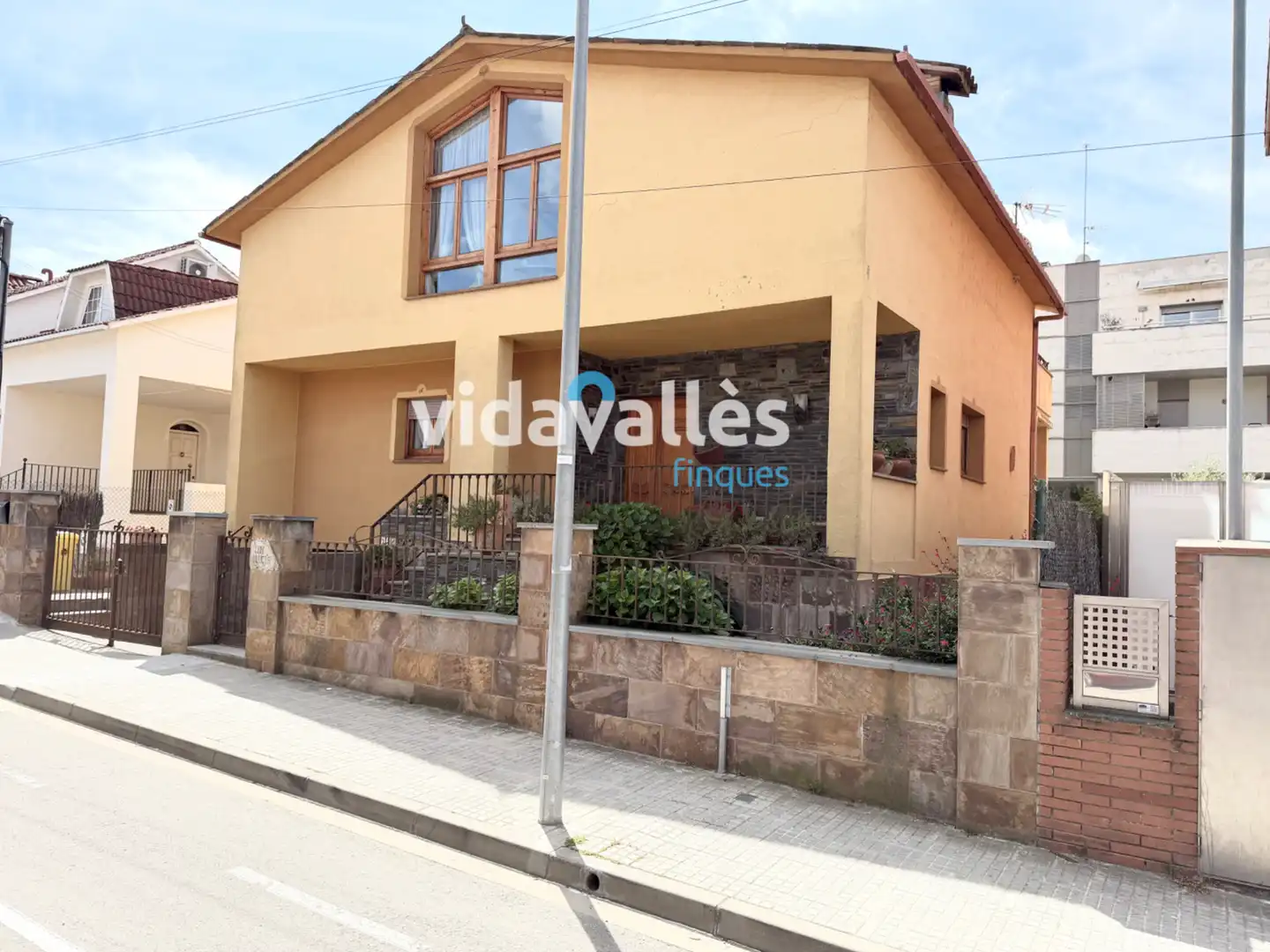 Vista exterior de Casa o xalet en venda en Cardedeu amb Calefacció, Jardí privat i Parquet