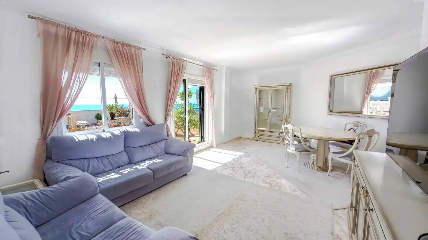 Sala d'estar de Àtic en venda en Benalmádena amb Aire condicionat, Calefacció i Jardí privat