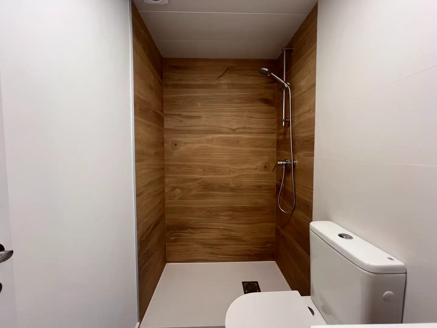 Bany de Casa o xalet per a compartir en Madrid amb Aire condicionat, Calefacció i Jardí privat