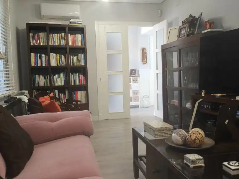 Sala de estar de Casa adosada en venta en Chiclana de la Frontera con Aire acondicionado, Calefacción y Parquet