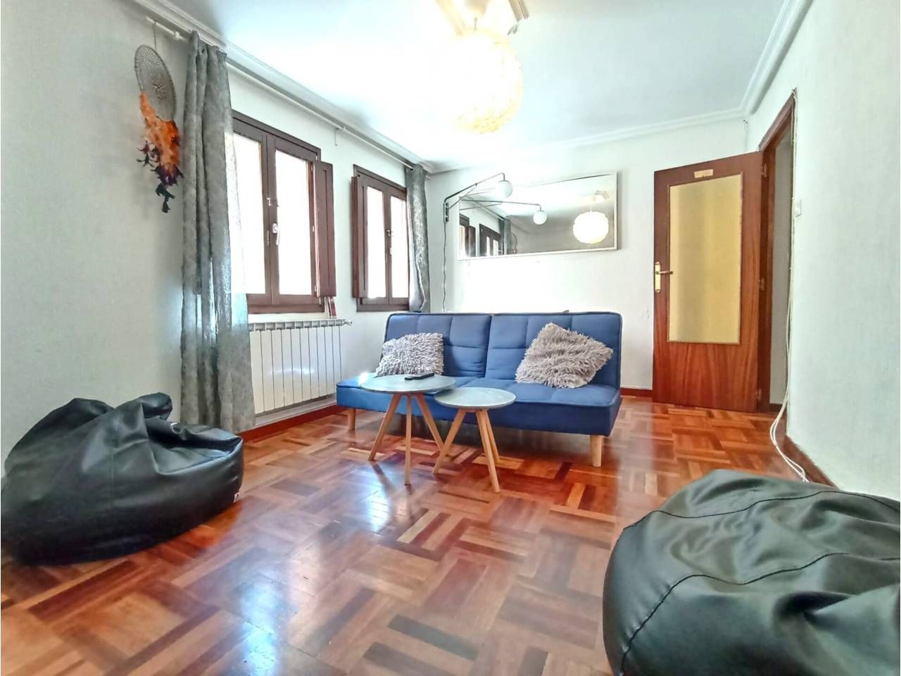 Sala d'estar de Pis en venda en Burgos Capital amb Calefacció, Parquet i Moblat