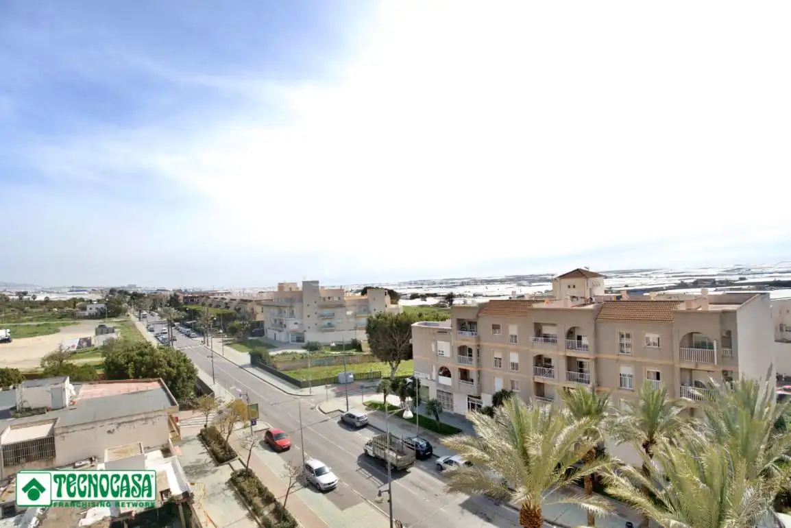 Vista exterior de Piso en venta en El Ejido con Balcón