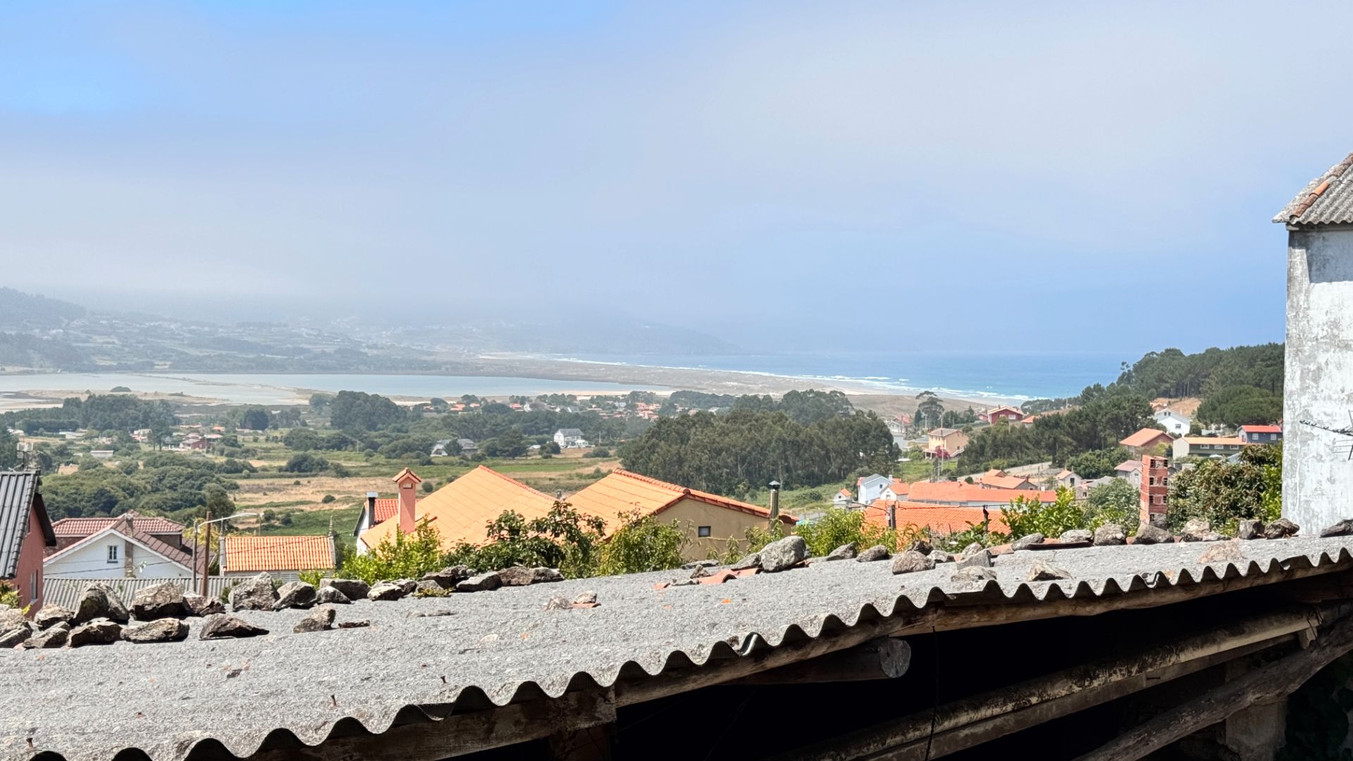 Vista exterior de Casa o xalet en venda en Carballo amb Traster