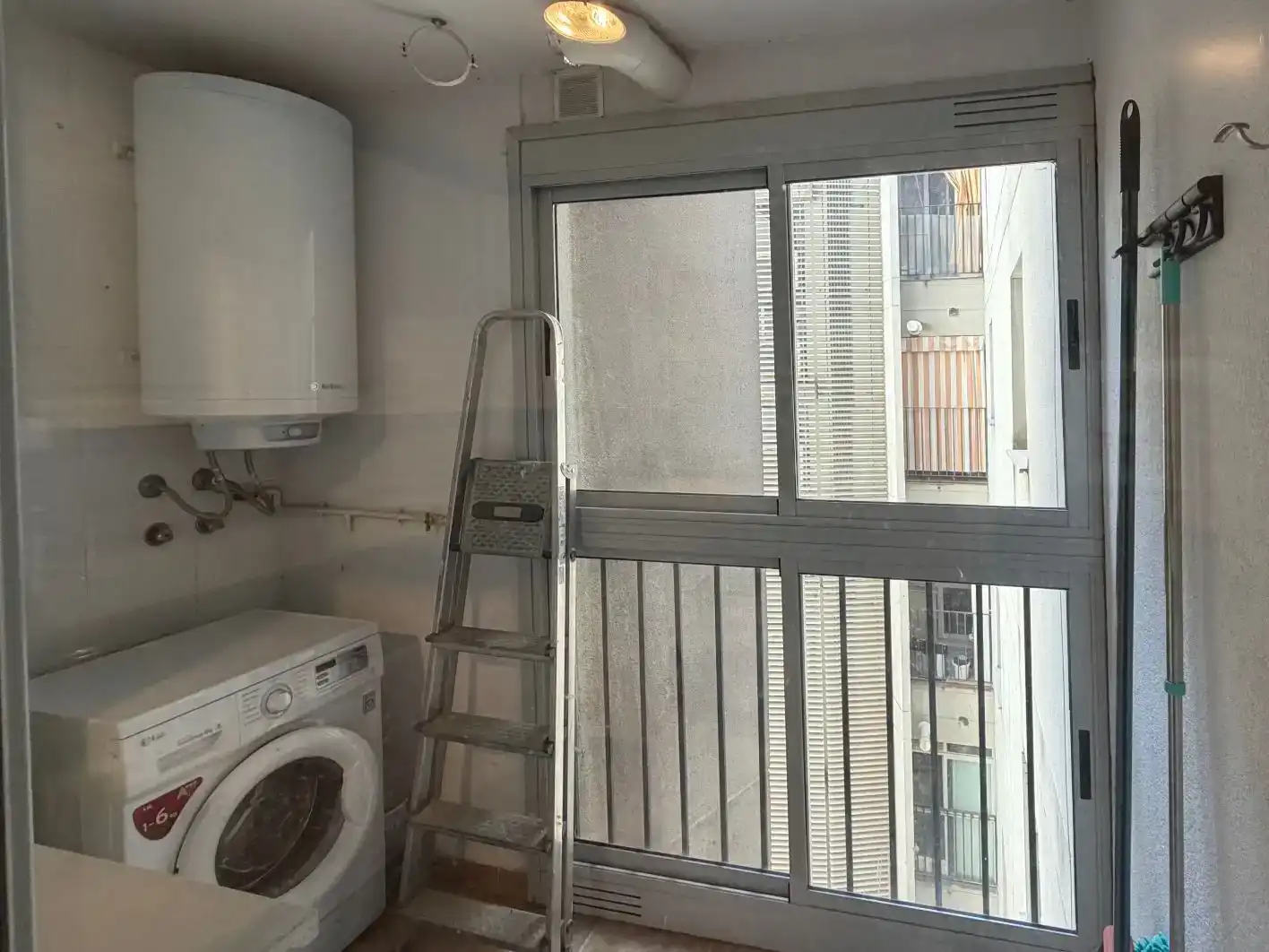 Terrasse von Wohnung zum Verkauf in  Sevilla Capital mit Klimaanlage, Schwimmbad und Balkon
