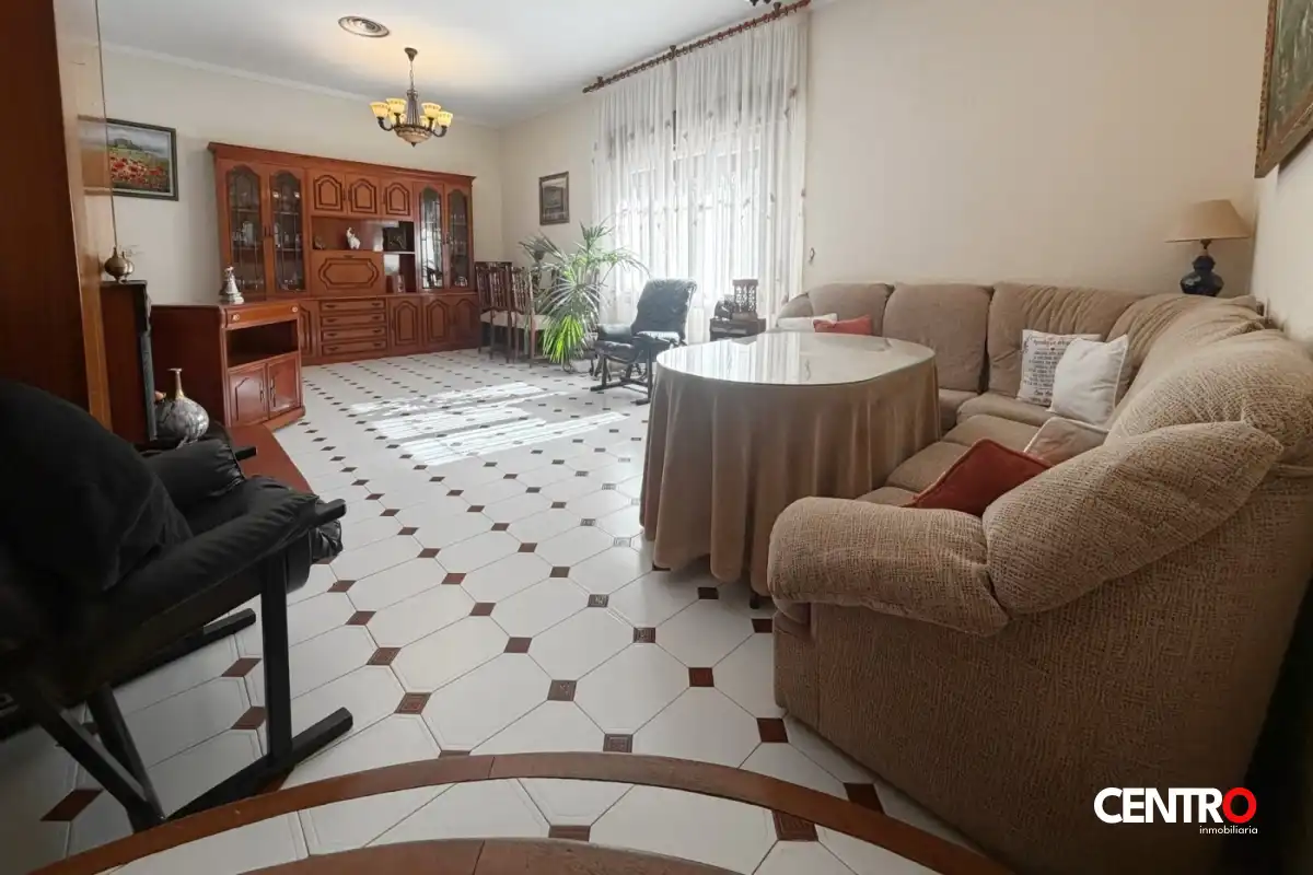 Sala d'estar de Pis en venda en La Zubia amb Aire condicionat, Calefacció i Jardí privat