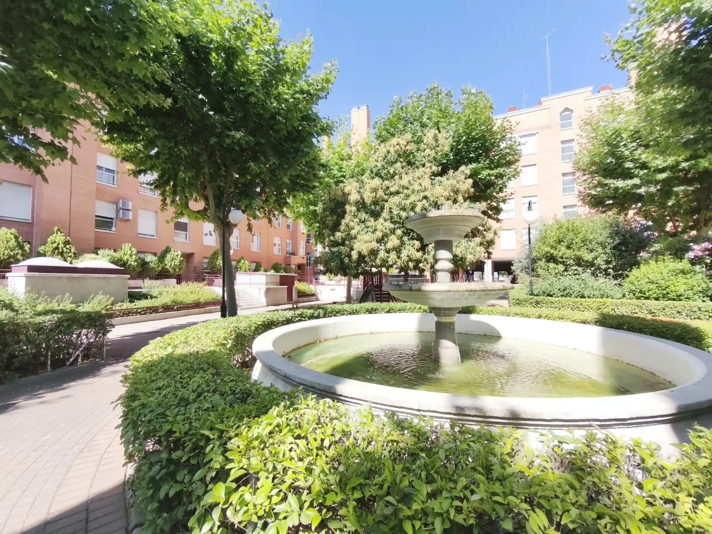 Vista exterior de Pis en venda en Leganés amb Aire condicionat, Calefacció i Jardí privat