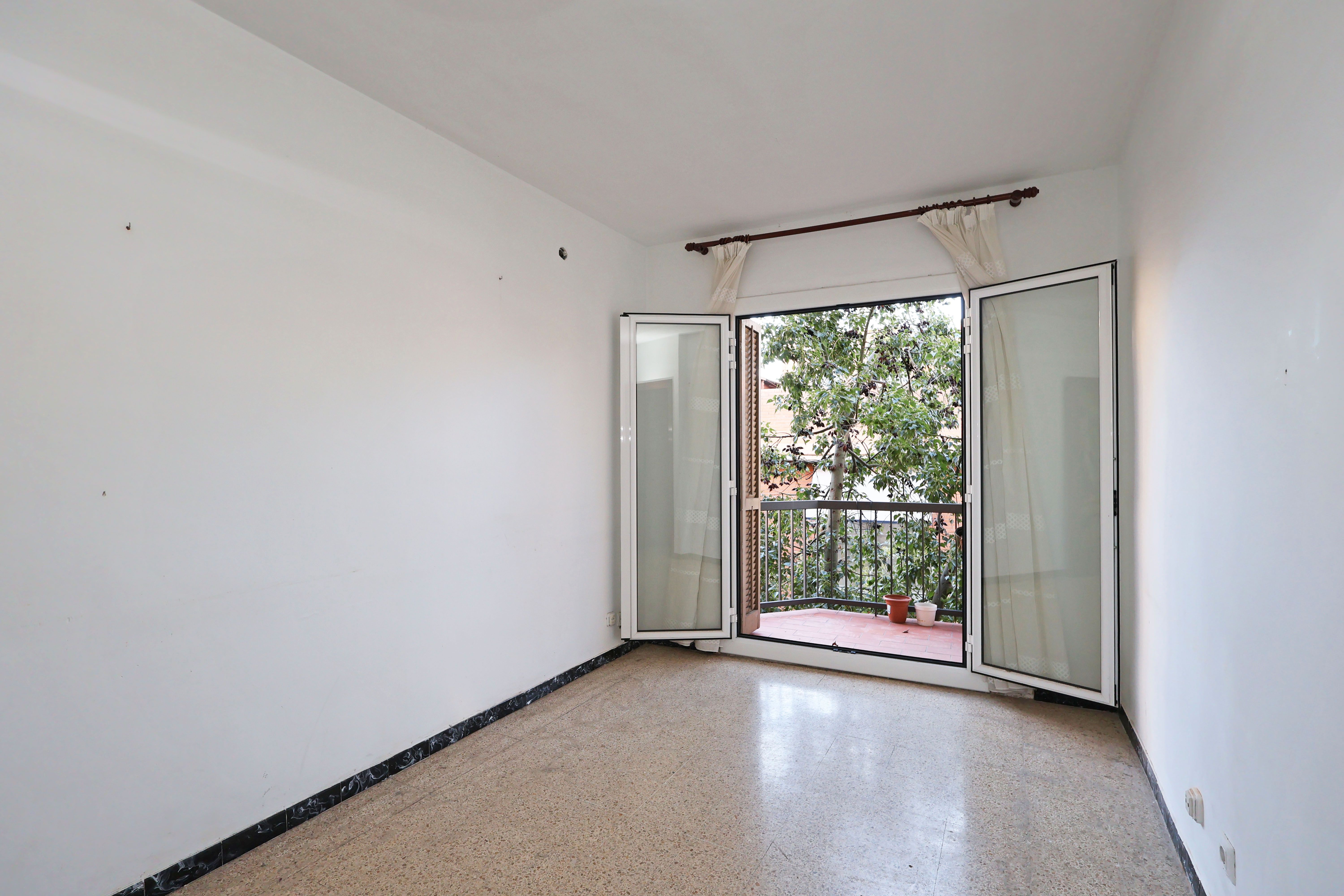 Dormitori de Pis en venda en  Barcelona Capital amb Balcó