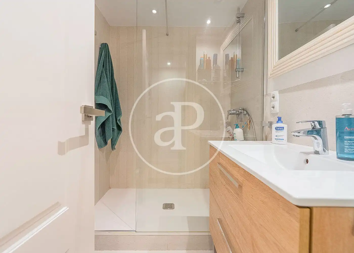 Bathroom of Flat for sale in La Moraleja  with Air Conditioner, Heating and Private garden