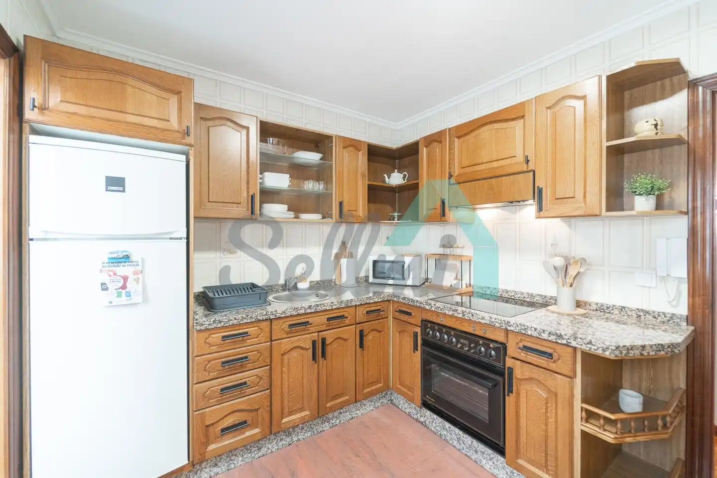 Küche von Wohnung zur Miete in Oviedo  mit Heizung, Parkett und Möbliert