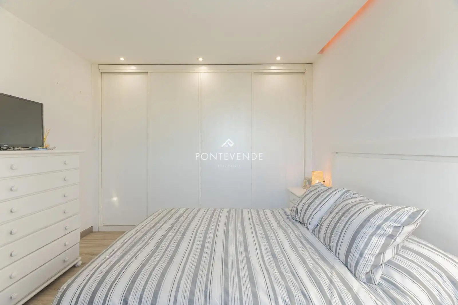 Bedroom of Houses for sale in Sanxenxo  with Heating and Furnished