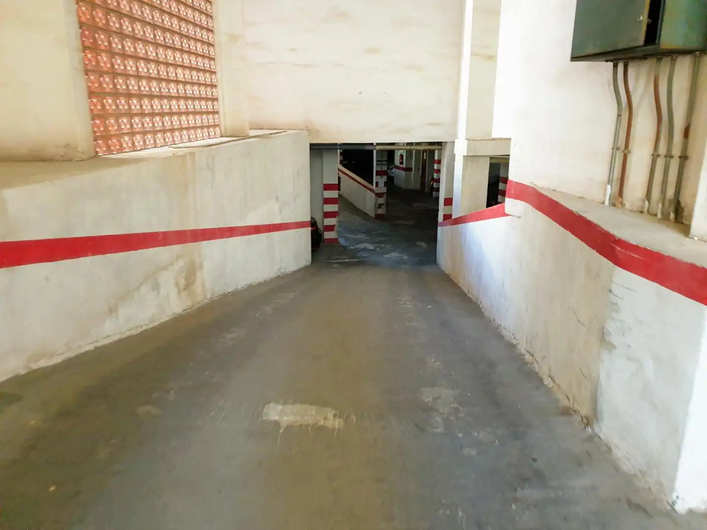 Garage for sale in Elda