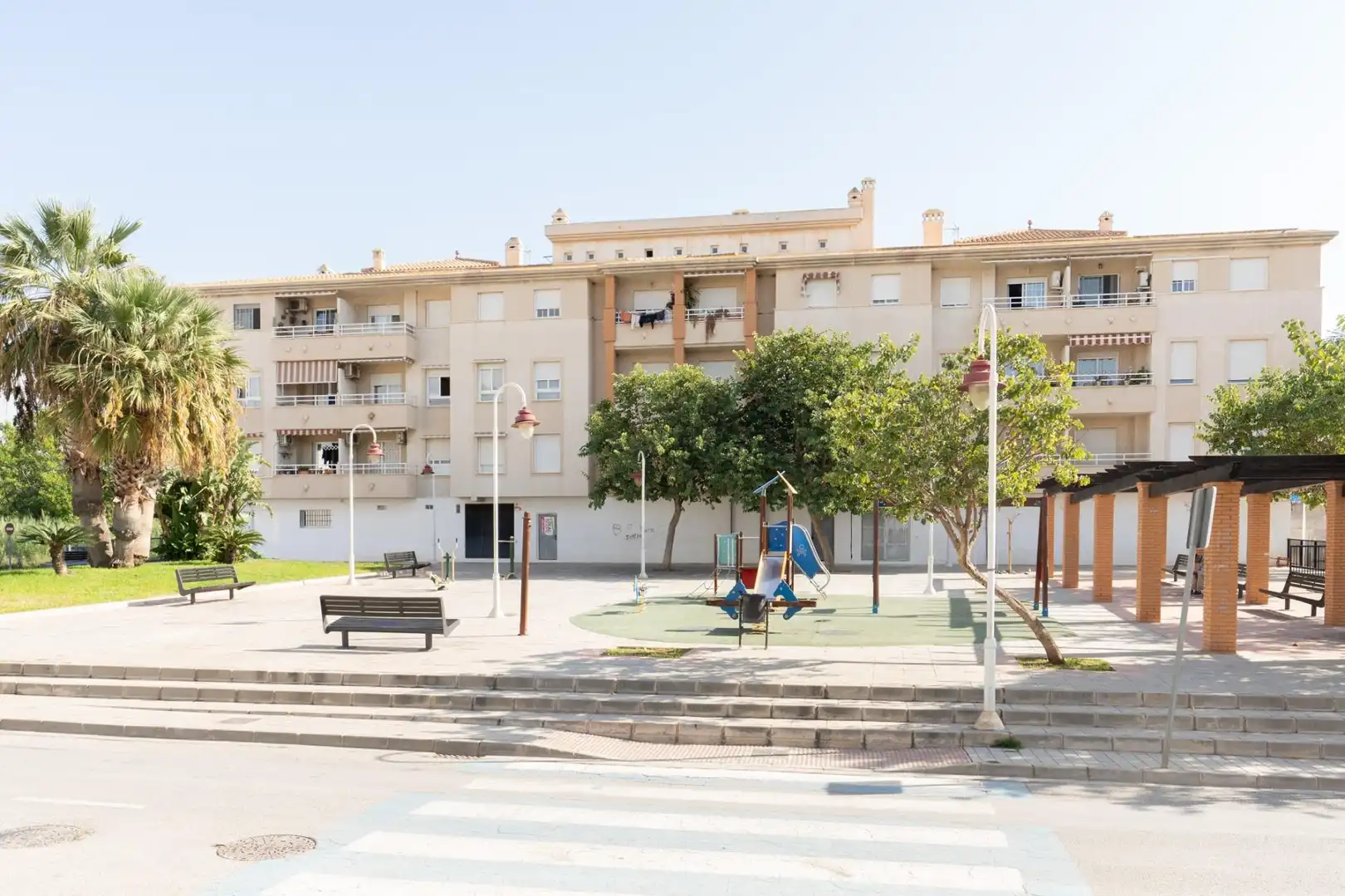 Vista exterior de Piso en venta en Motril con Trastero y Balcón
