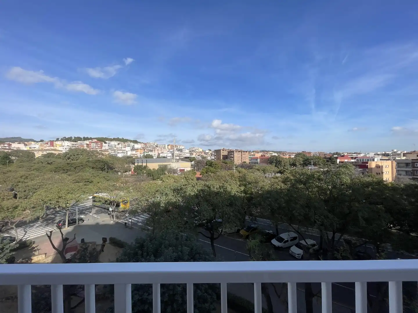 Außenansicht von Wohnung zum Verkauf in Castelldefels mit Klimaanlage und Balkon
