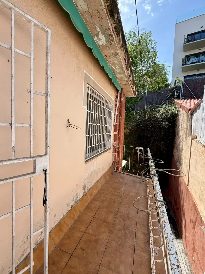 Vista exterior de Casa adosada en venta en Barcelona con Calefacción, Terraza y Balcón