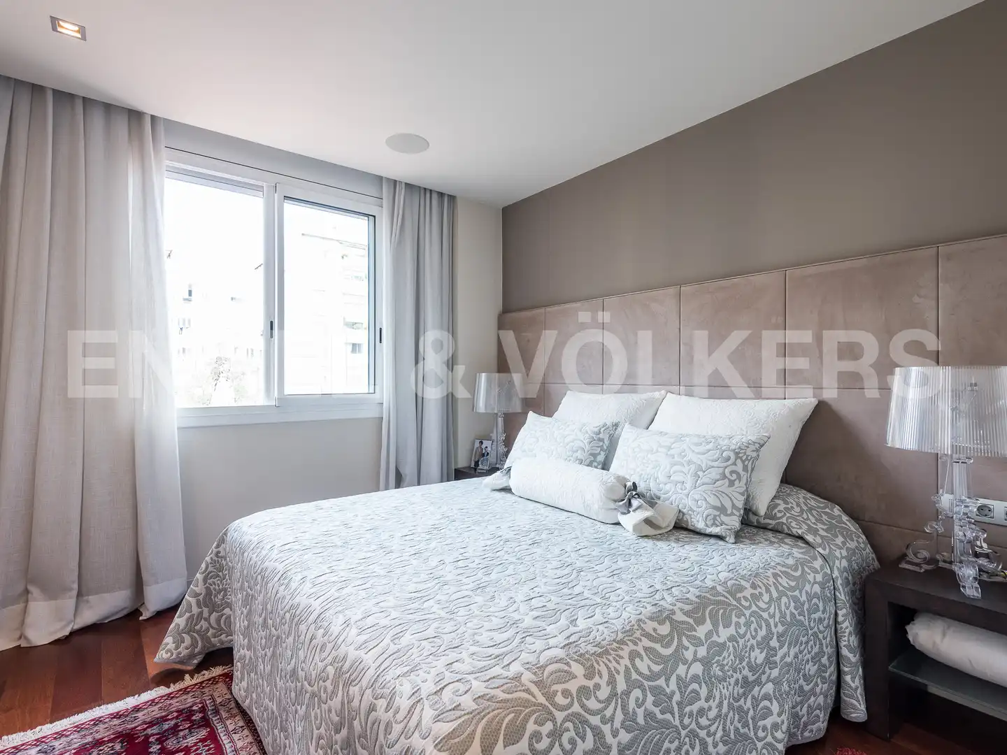 Schlafzimmer von Wohnung zum Verkauf in Barcelona mit Klimaanlage, Heizung und Terrasse