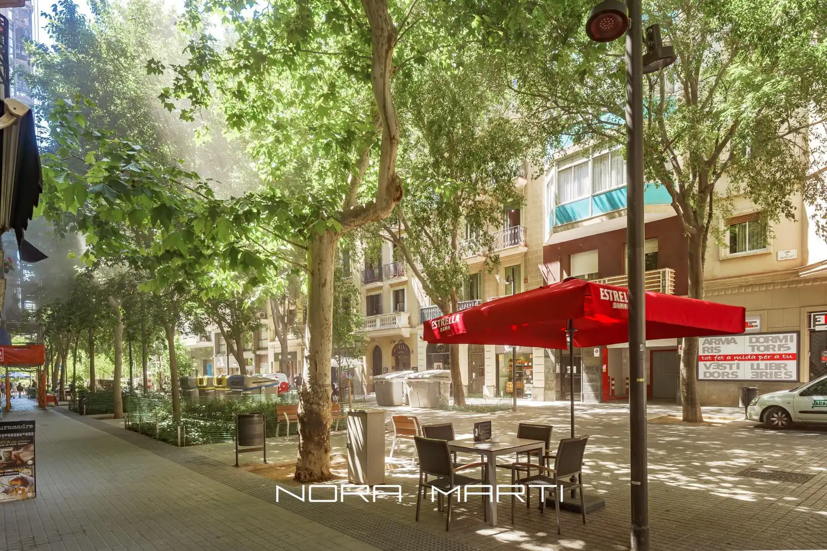 Außenansicht von Wohnung zum Verkauf in Barcelona mit Klimaanlage, Parkett und Terrasse