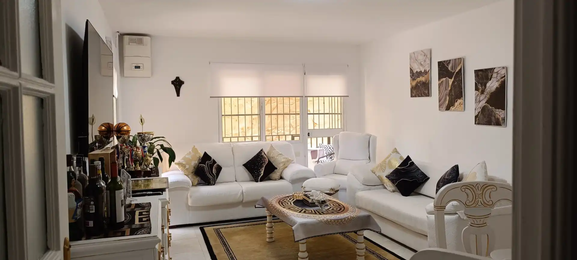 Living room of Flat for sale in Marbella  with Terrace, Oven and Washing machine