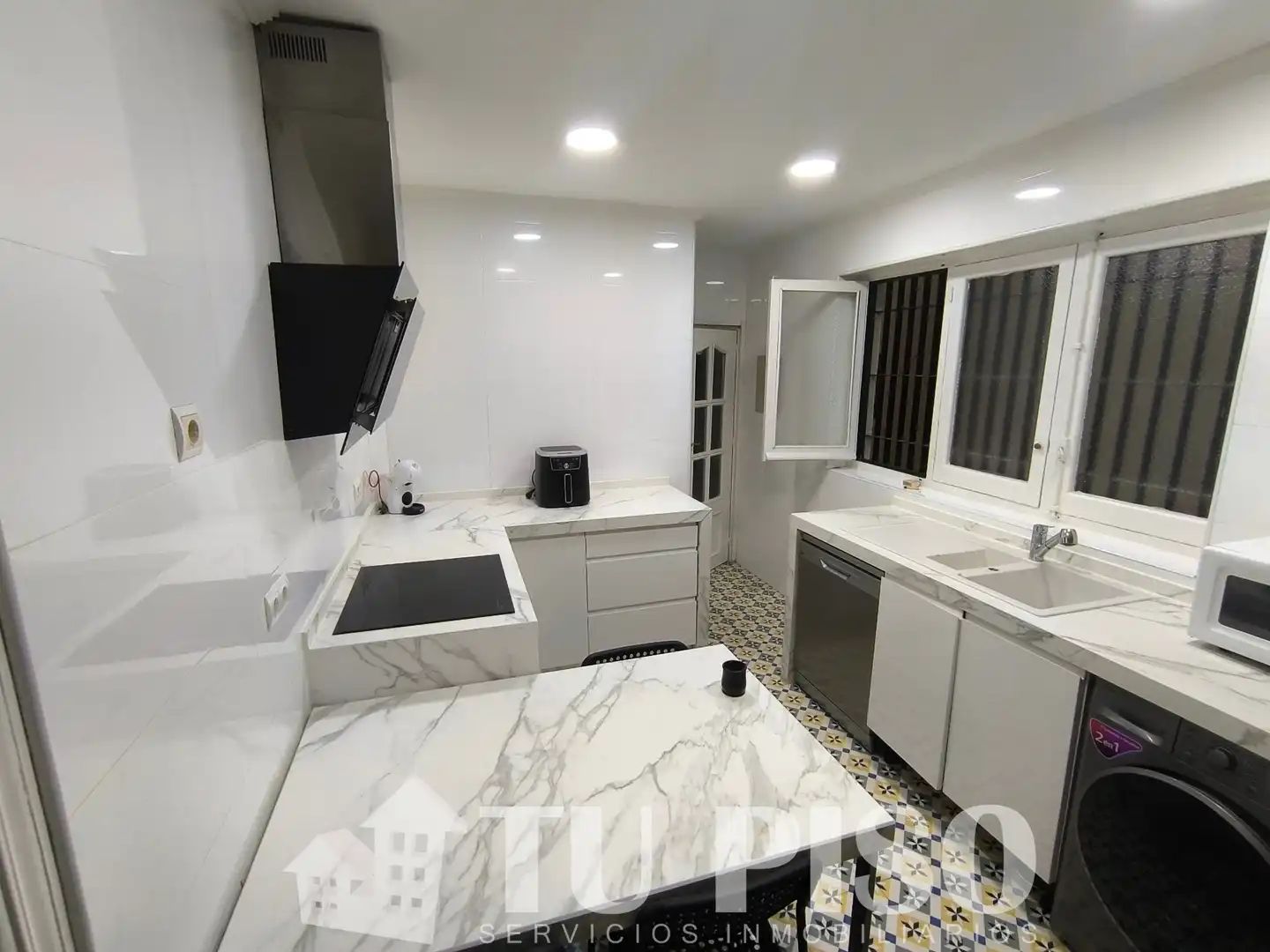 Cocina de Piso en venta en Madrid con Calefacción, Trastero y Amueblado