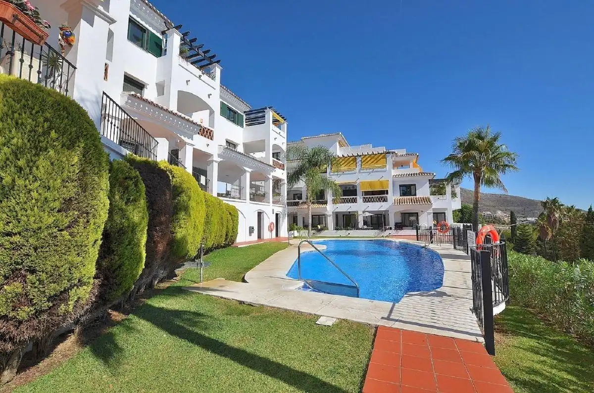 Vista exterior de Apartament en venda en Mijas amb Aire condicionat, Terrassa i Piscina comunitària