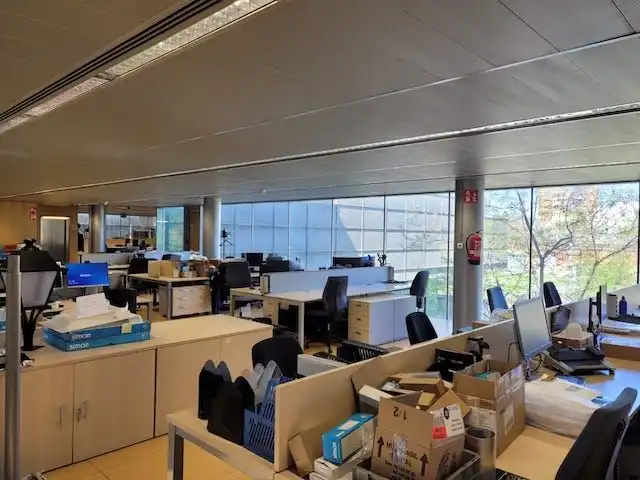 Büro zur Miete in Barcelona mit Klimaanlage, Heizung und Terrasse