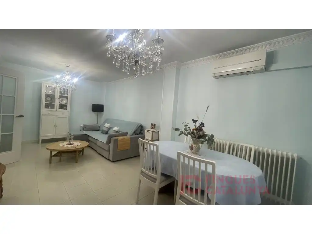 Comedor de Piso en venta en Girona con Aire acondicionado, Calefacción y Balcón