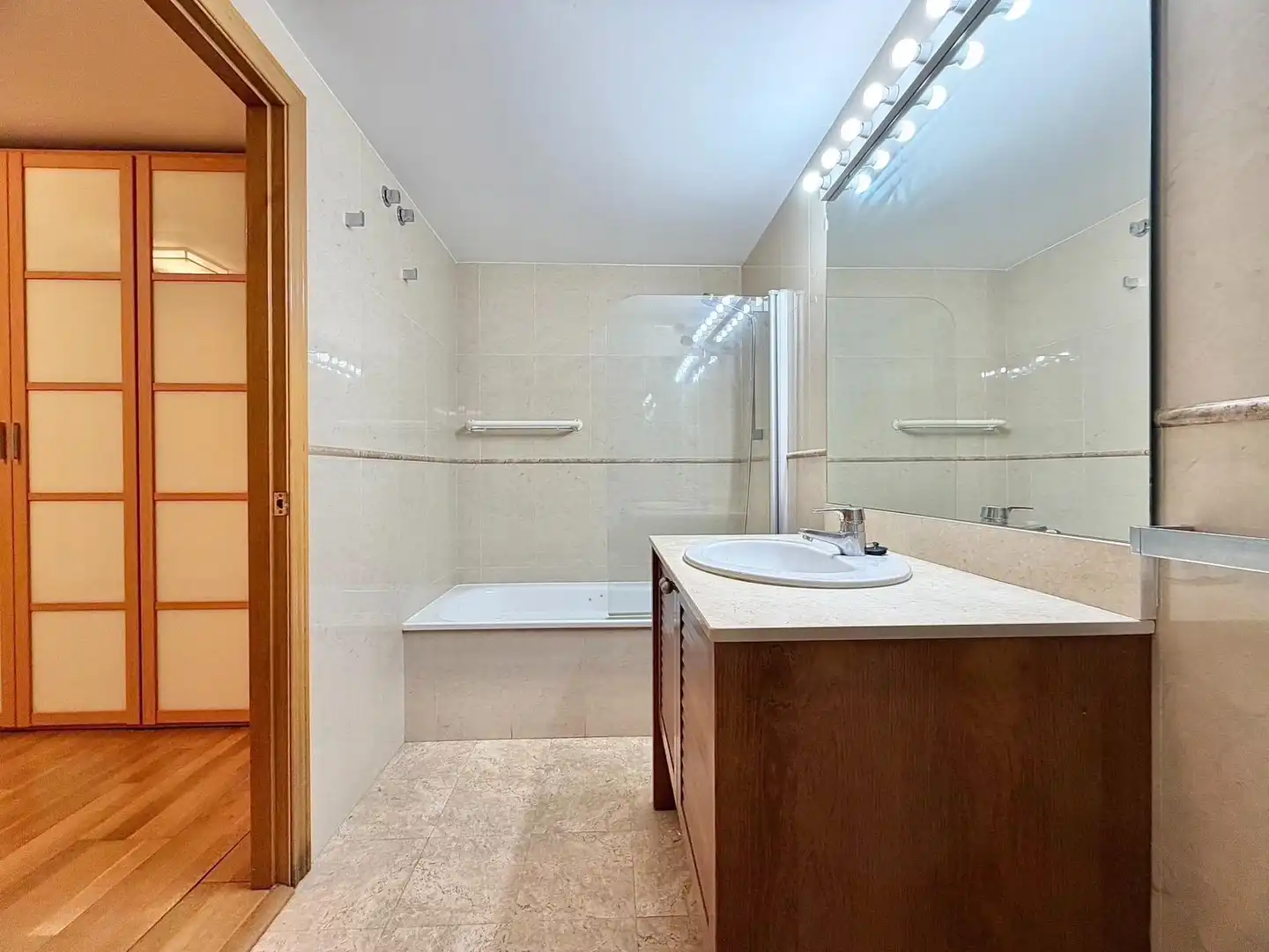 Baño de Piso de alquiler en Terrassa con Calefacción, Parquet y Balcón