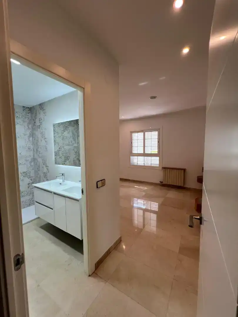 Baño de Casa adosada en venta en Sabadell con Aire acondicionado, Piscina y Balcón