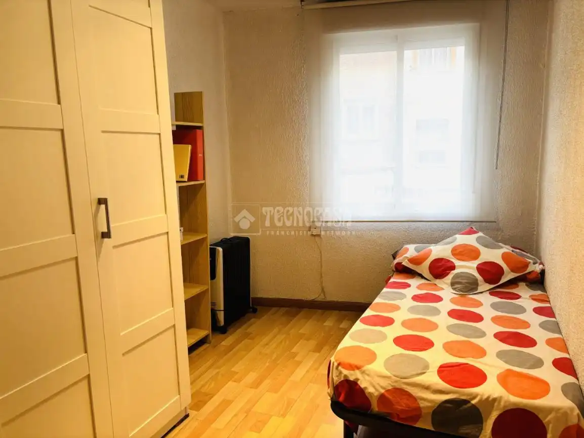 Bedroom of Flat for sale in Zaragoza  with Heating