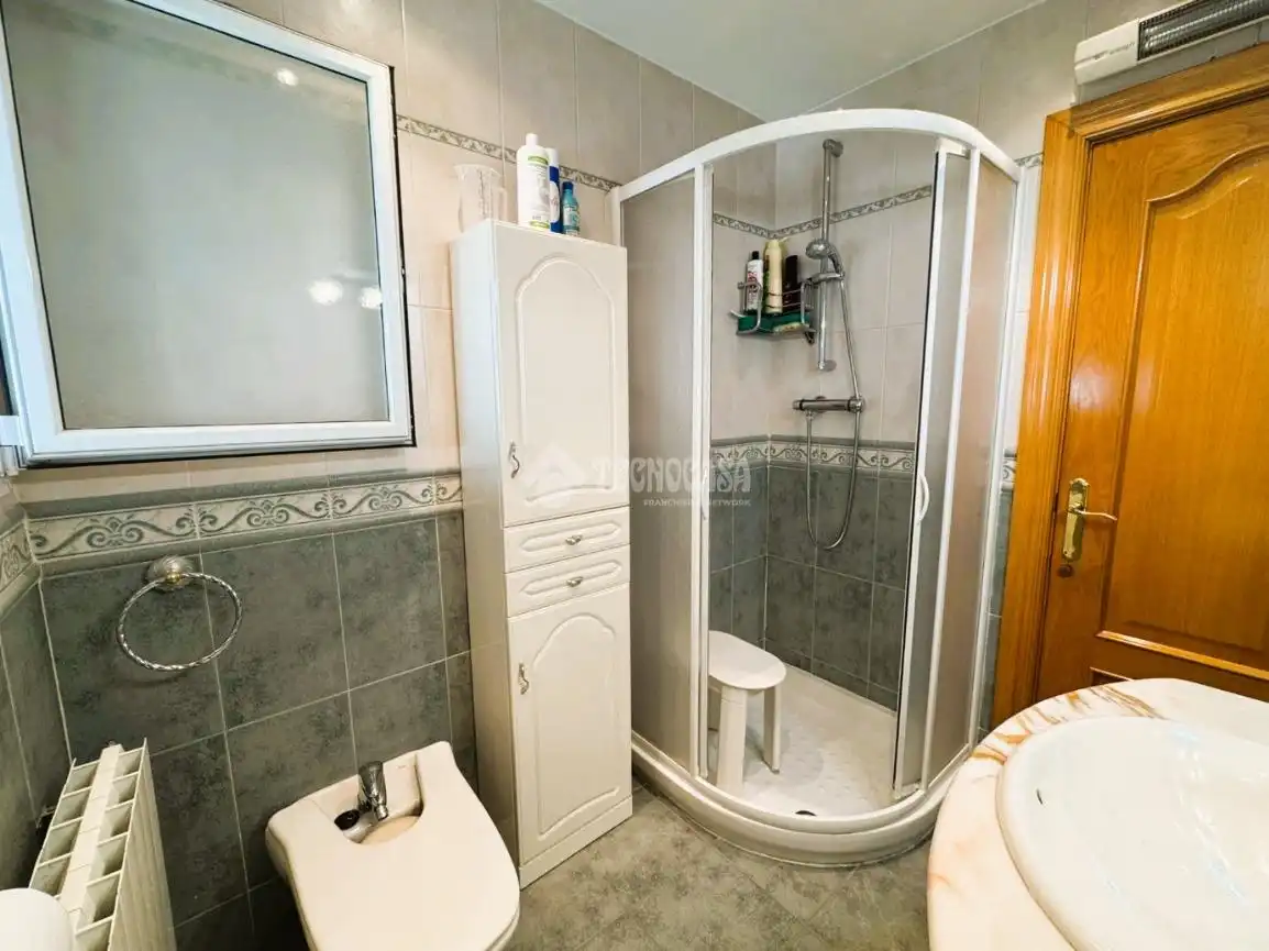 Baño de Piso en venta en Zaragoza con Calefacción y Parquet