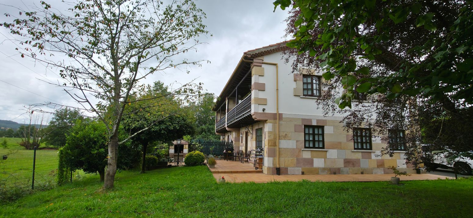 Exterior view of Single-family semi-detached for sale in Piélagos  with Private garden and Parquet flooring