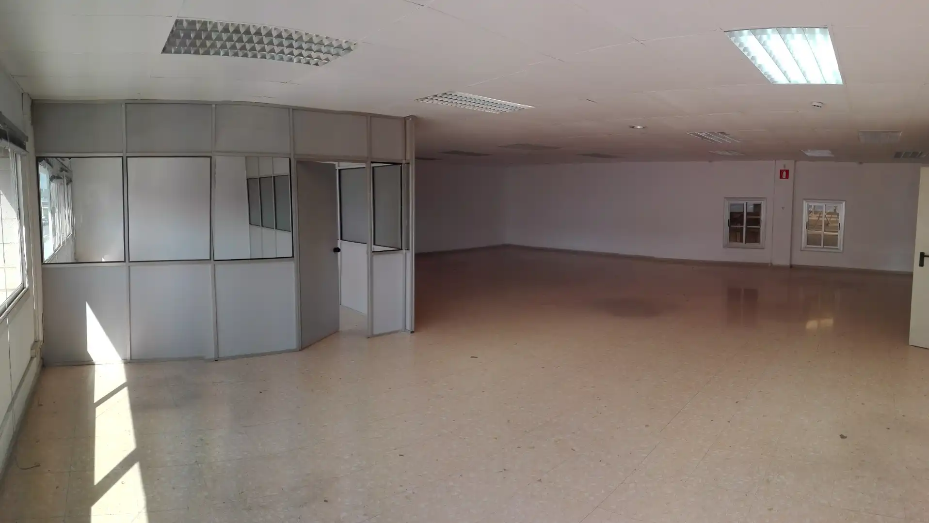 Fabrikhallen zur Miete in Sant Boi de Llobregat mit Heizung und Alarm