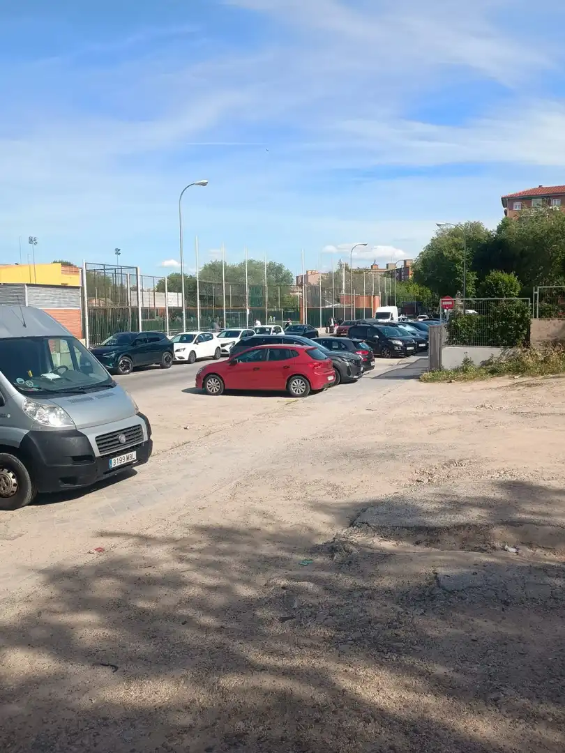 Aparcament de Local en venda en Madrid amb Aire condicionat