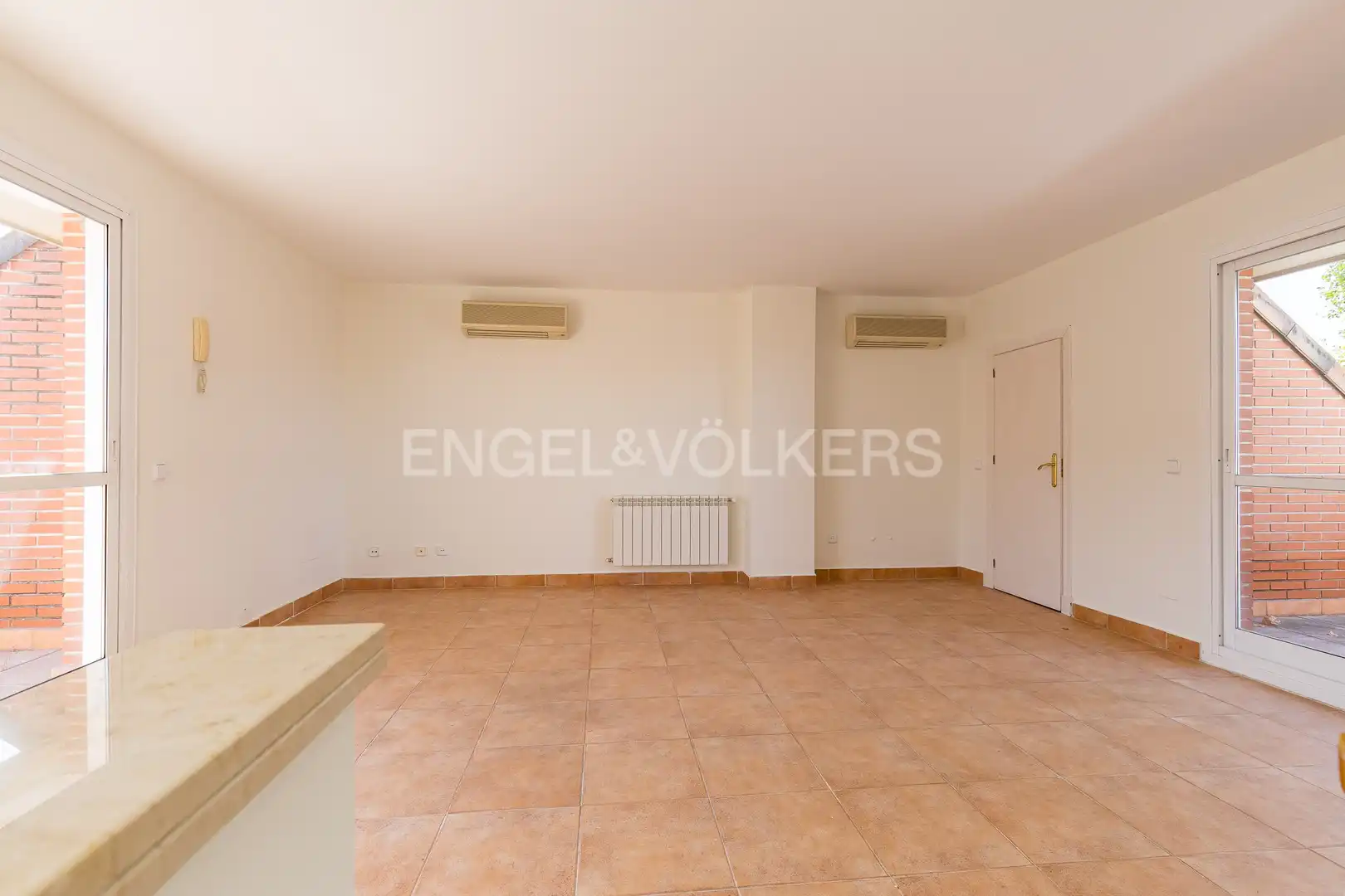 Sala d'estar de Casa o xalet de lloguer en Madrid amb Aire condicionat, Calefacció i Jardí privat