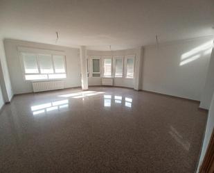 Wohnzimmer von Dachboden zum verkauf in La Roda mit Heizung und Terrasse