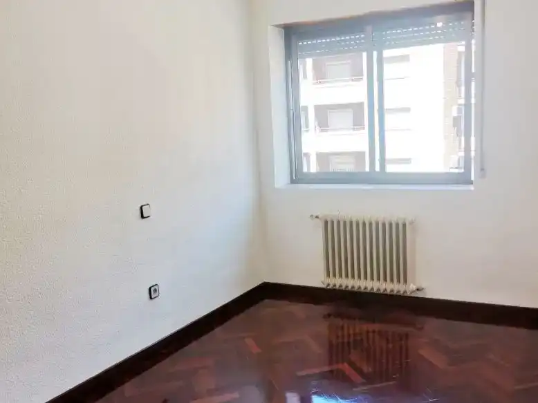 Schlafzimmer von Wohnung zur Miete in Salamanca Capital mit Balkon
